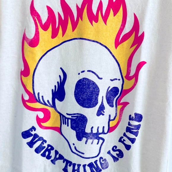 Graphic T Shirt Everything is Fine Flaming Skull - Picture 2 of 4